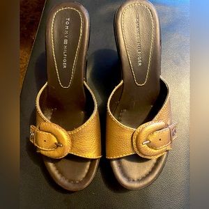 Tommy Hilfiger wedges in bronze, size 8.
